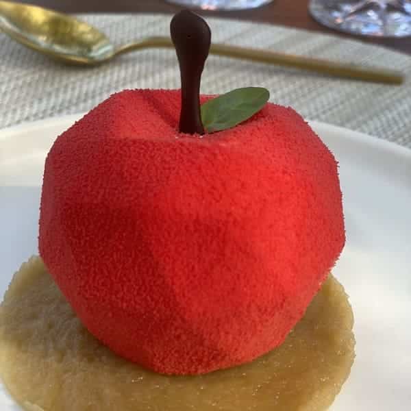 apple shaped dessert